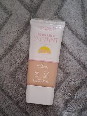 Cover Girl Blurring Skin Tint 410 Fair Neutral